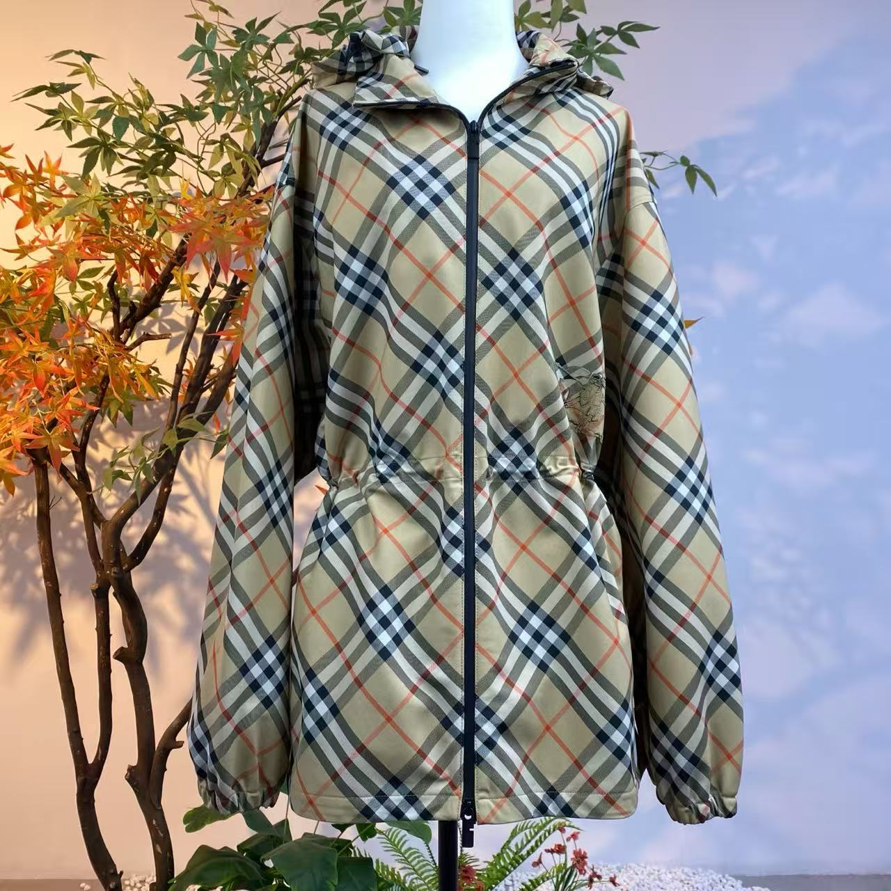 99新 BURBERRY/博柏利 2511101/L码/经典格纹印花连帽外套