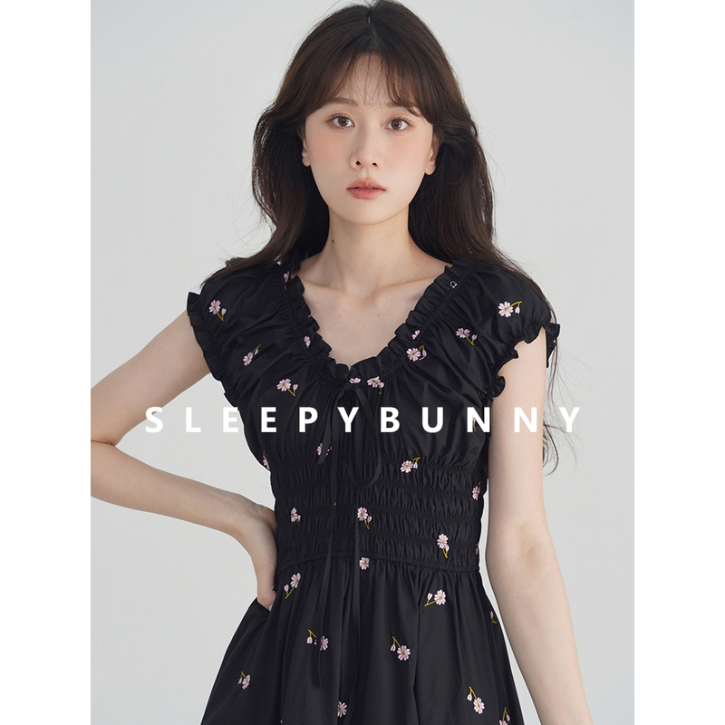 X瞌睡兔【清苍】黑色夏季法式甜美收腰显瘦A字裙刺绣V领连衣裙21055