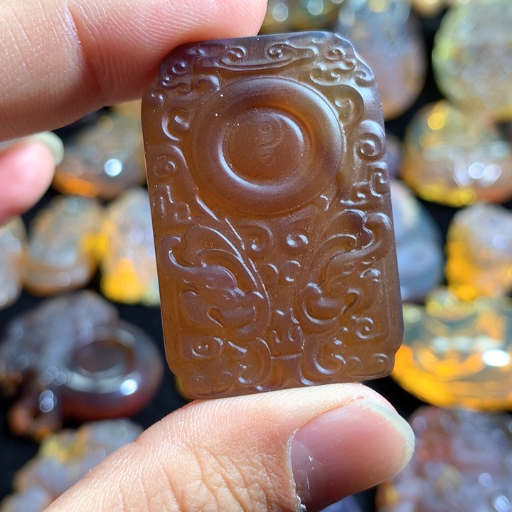 琥珀颈饰未镶嵌八卦仿古