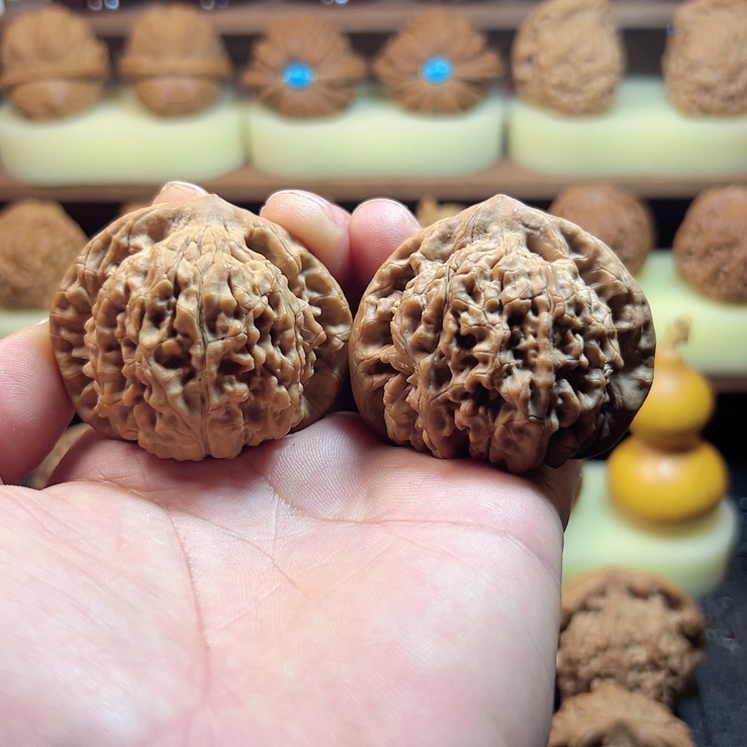 【闪购商品】文玩核桃吊坠麒麟纹官帽