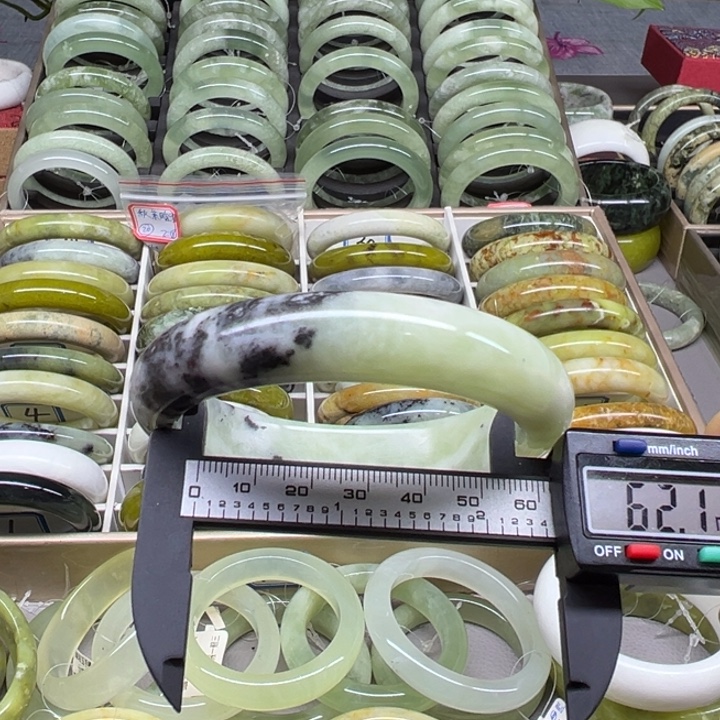 蛇纹石玉未镶嵌手镯27