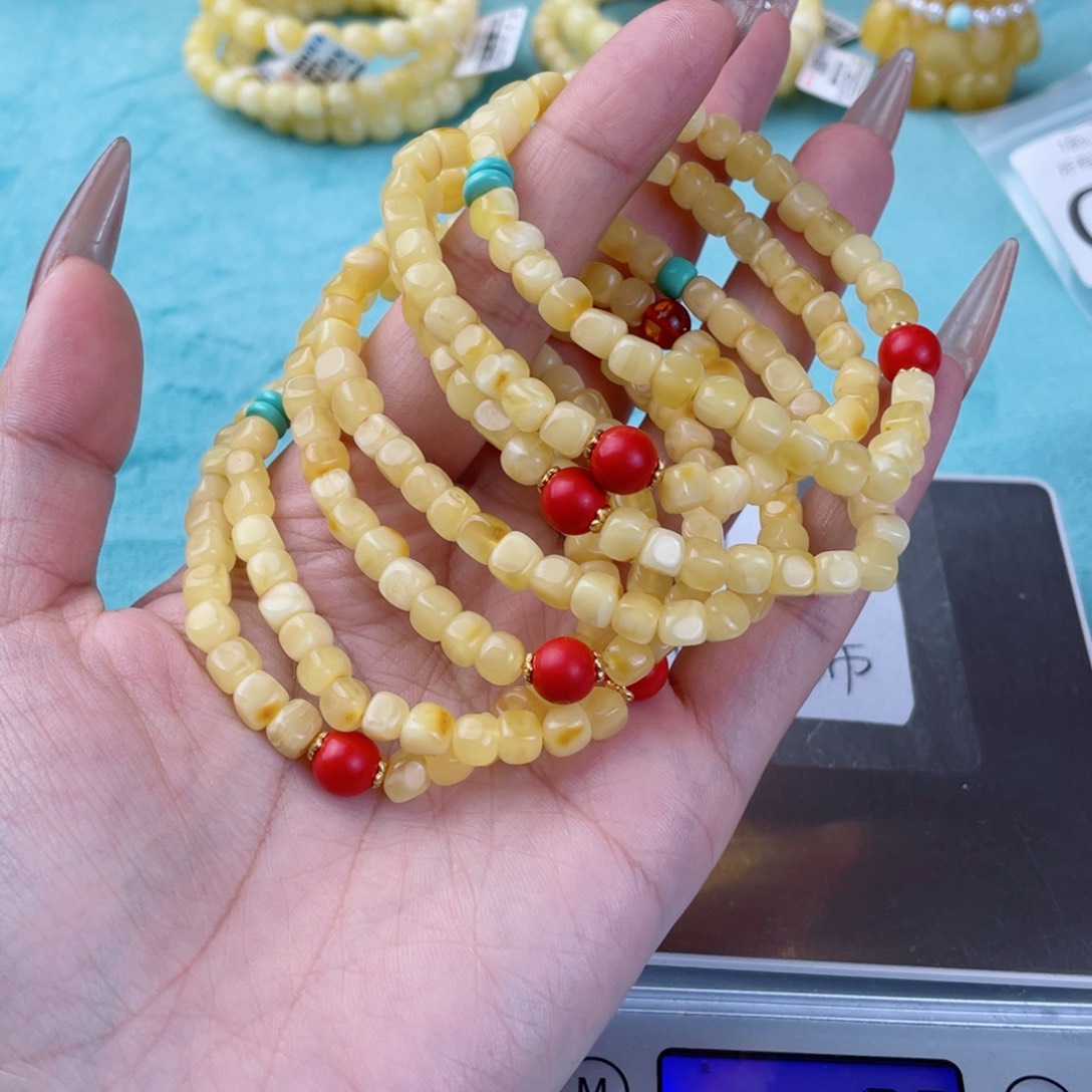 蜜蜡裸石未镶嵌多样性发其中一个