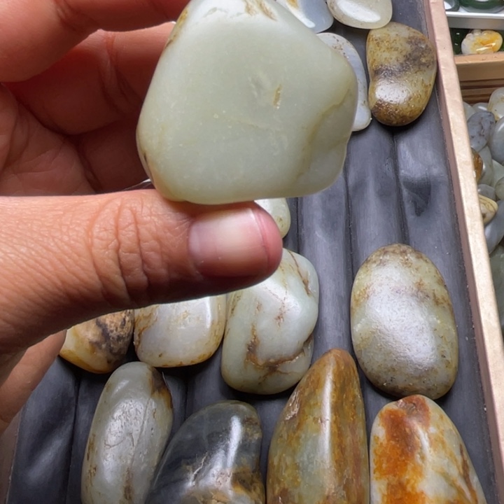 和田玉未镶嵌珠宝半成品