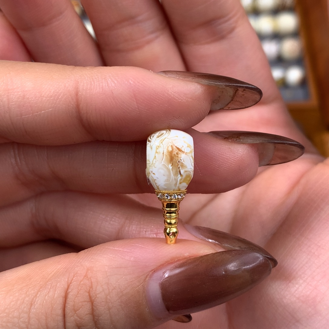 東***东琥珀18K金镶嵌裸石琥珀蜜蜡三通