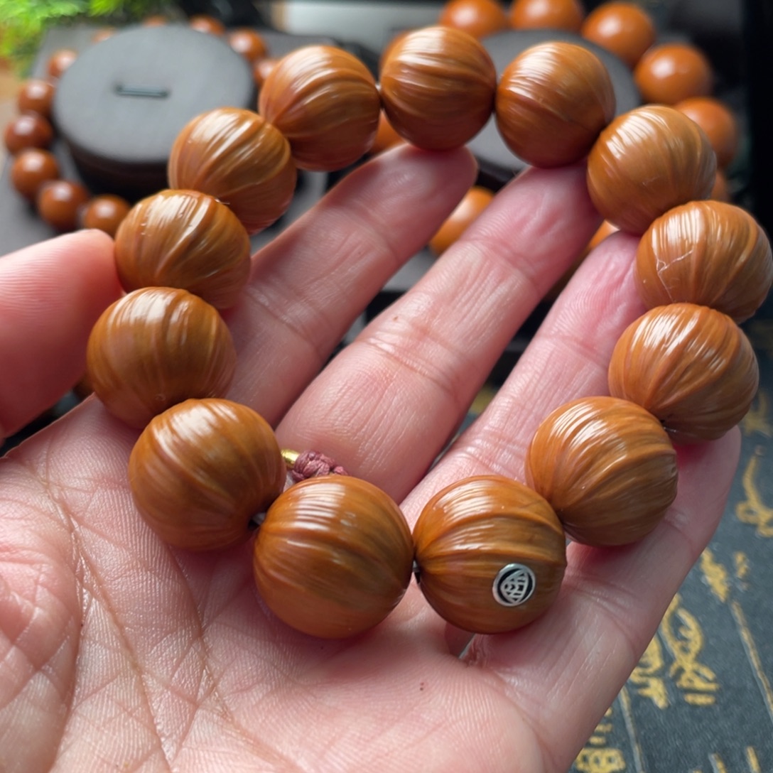 L***。橄榄核吊坠橄榄1.8