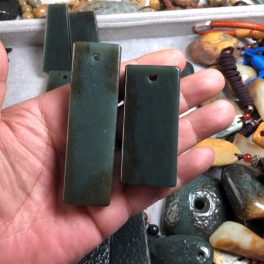 爱***新岫岩老玉（透闪石质玉）未镶嵌颈饰