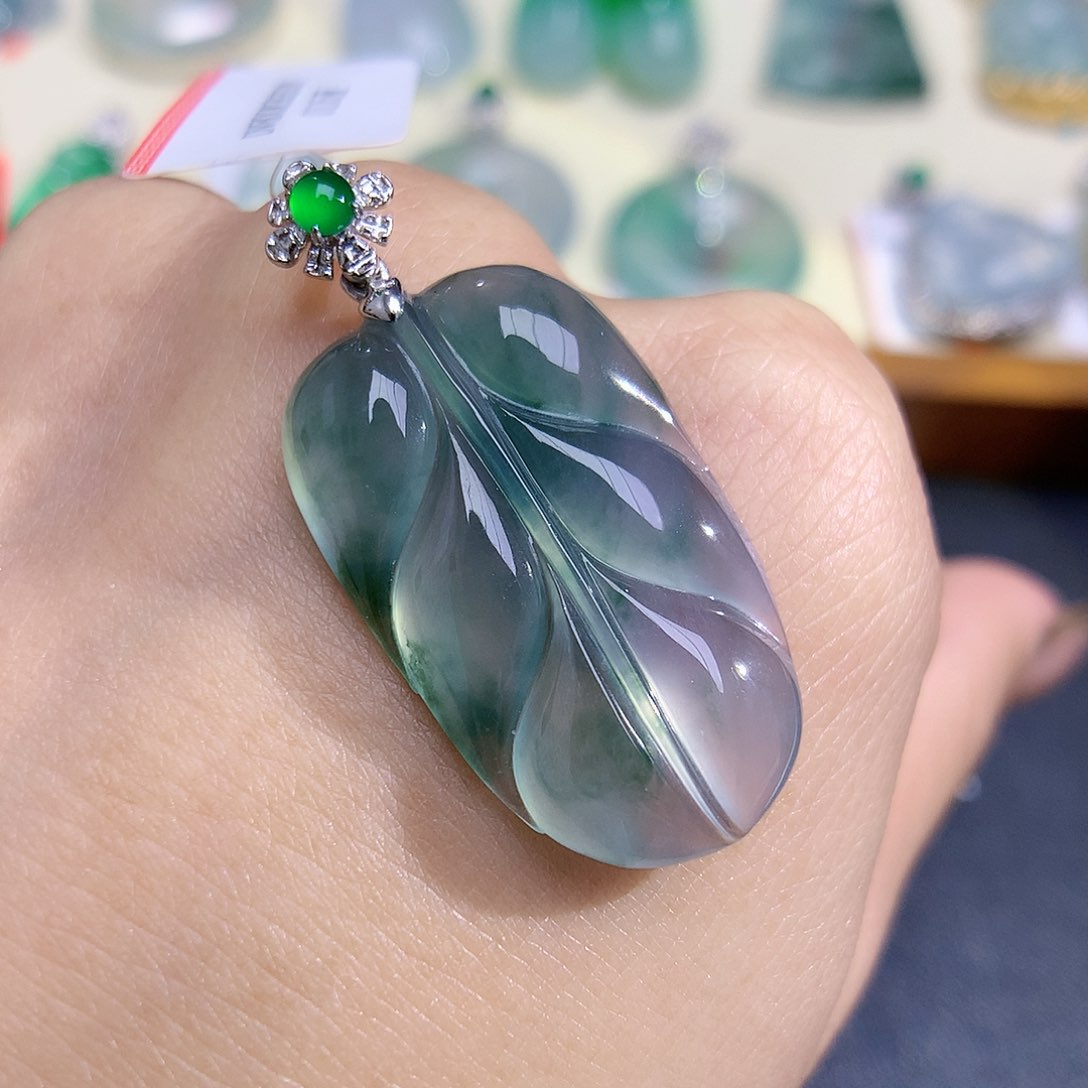 翡翠颈饰18K金镶嵌叶子