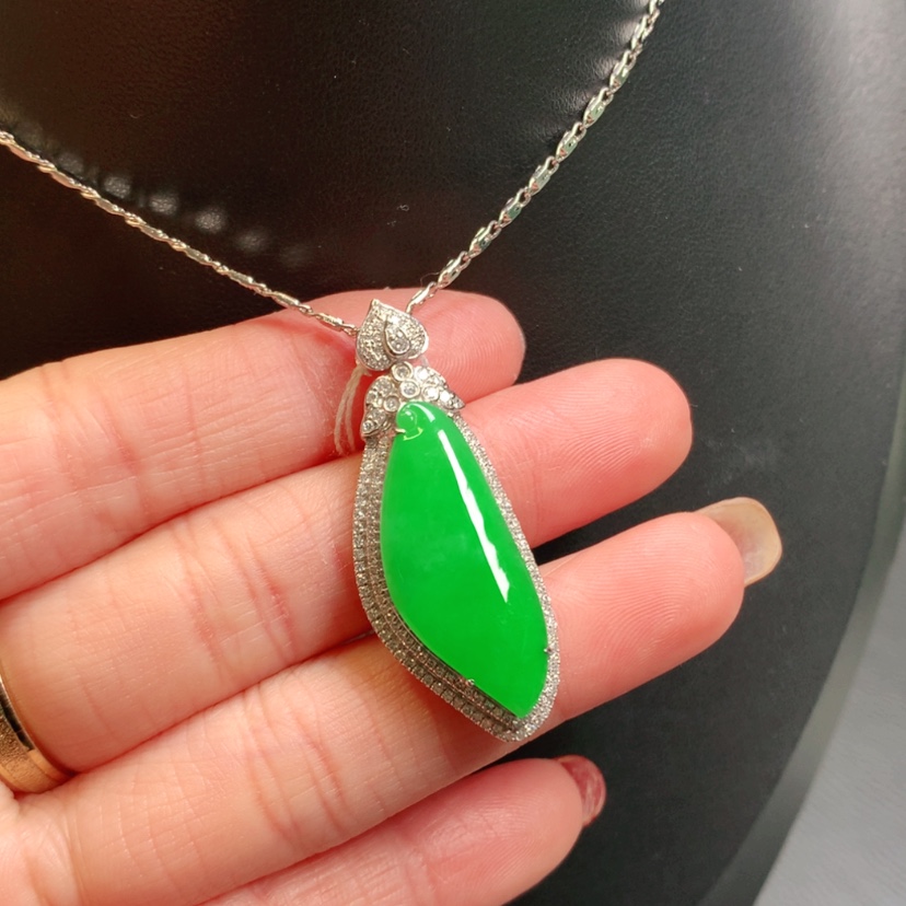 【闪购商品】翡翠吊坠(赠链)18K金镶嵌