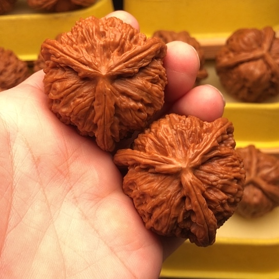 文玩核桃吊坠深*?核桃