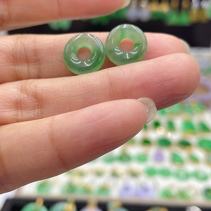 翡翠未镶嵌耳饰的