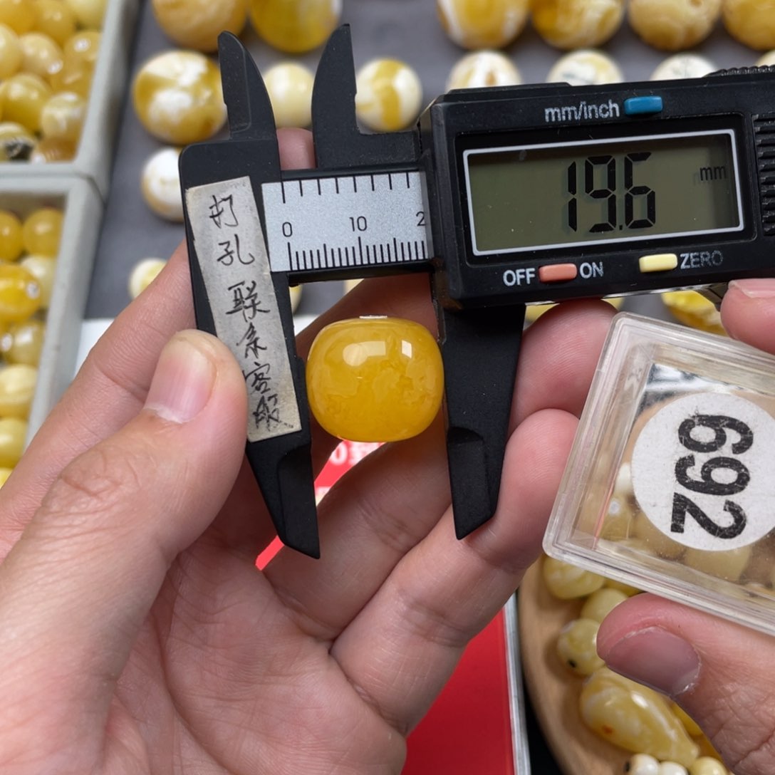 蜜蜡珠宝奇石未镶嵌