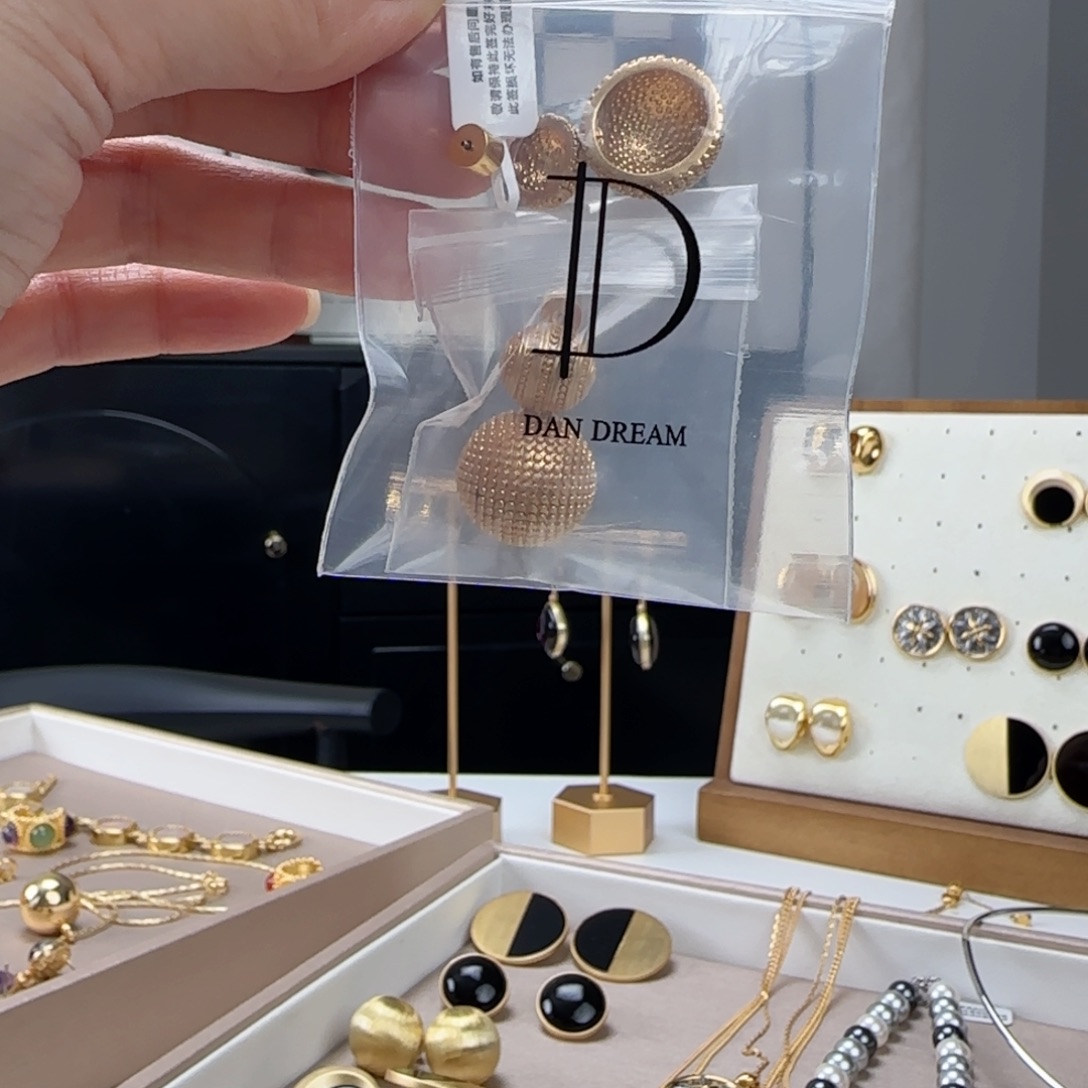 文***铜合金合金琉璃耳钉