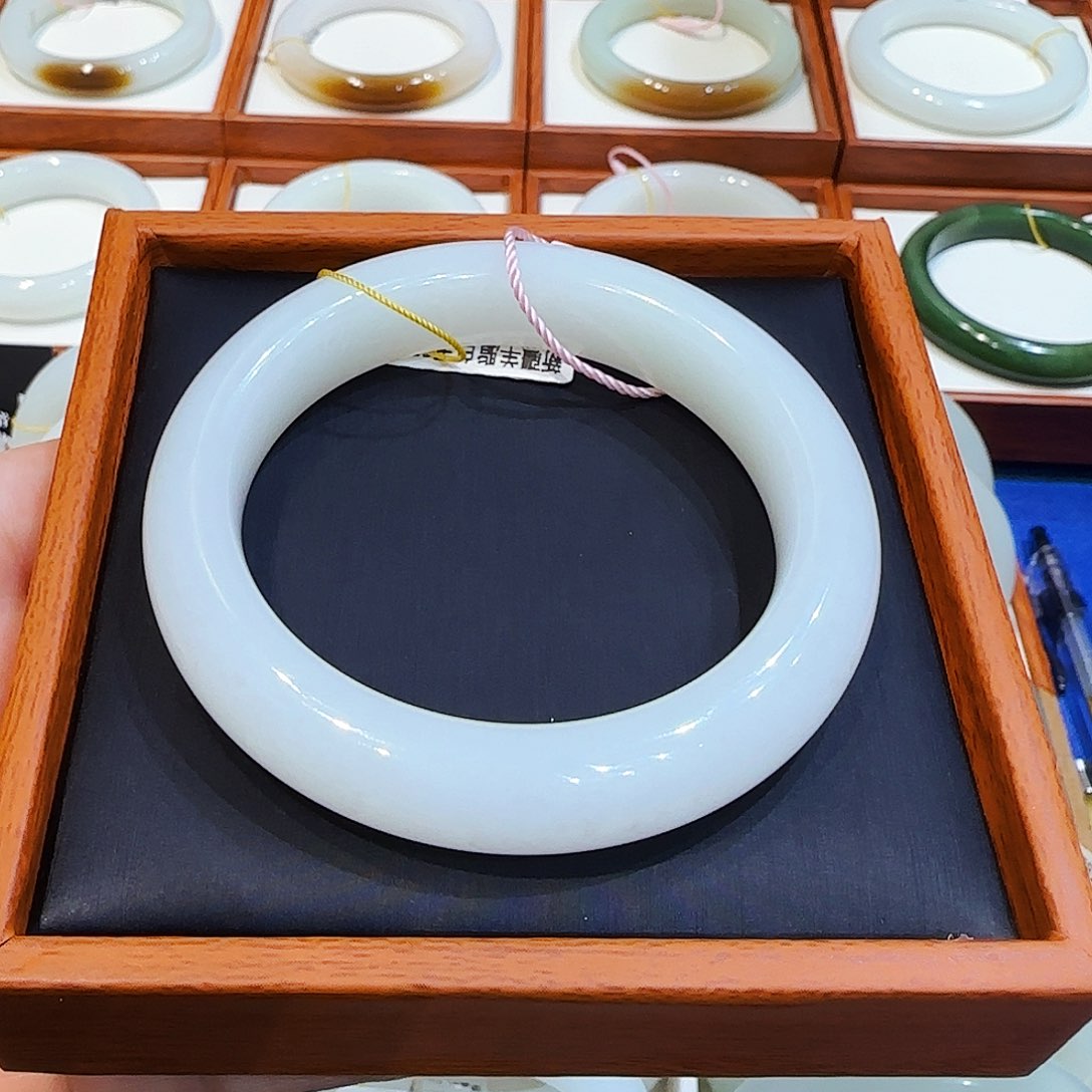 和田玉未镶嵌手镯羊脂白56