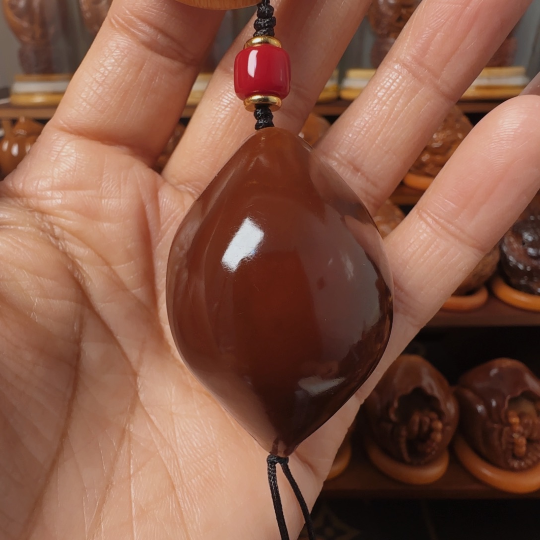 橄榄核把件玉华单面一线天35