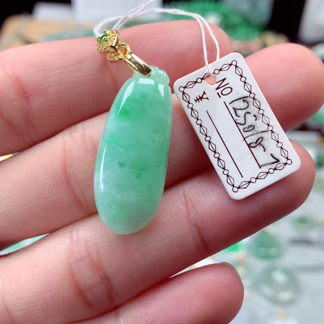 翡翠颈饰未镶嵌翡翠吊坠