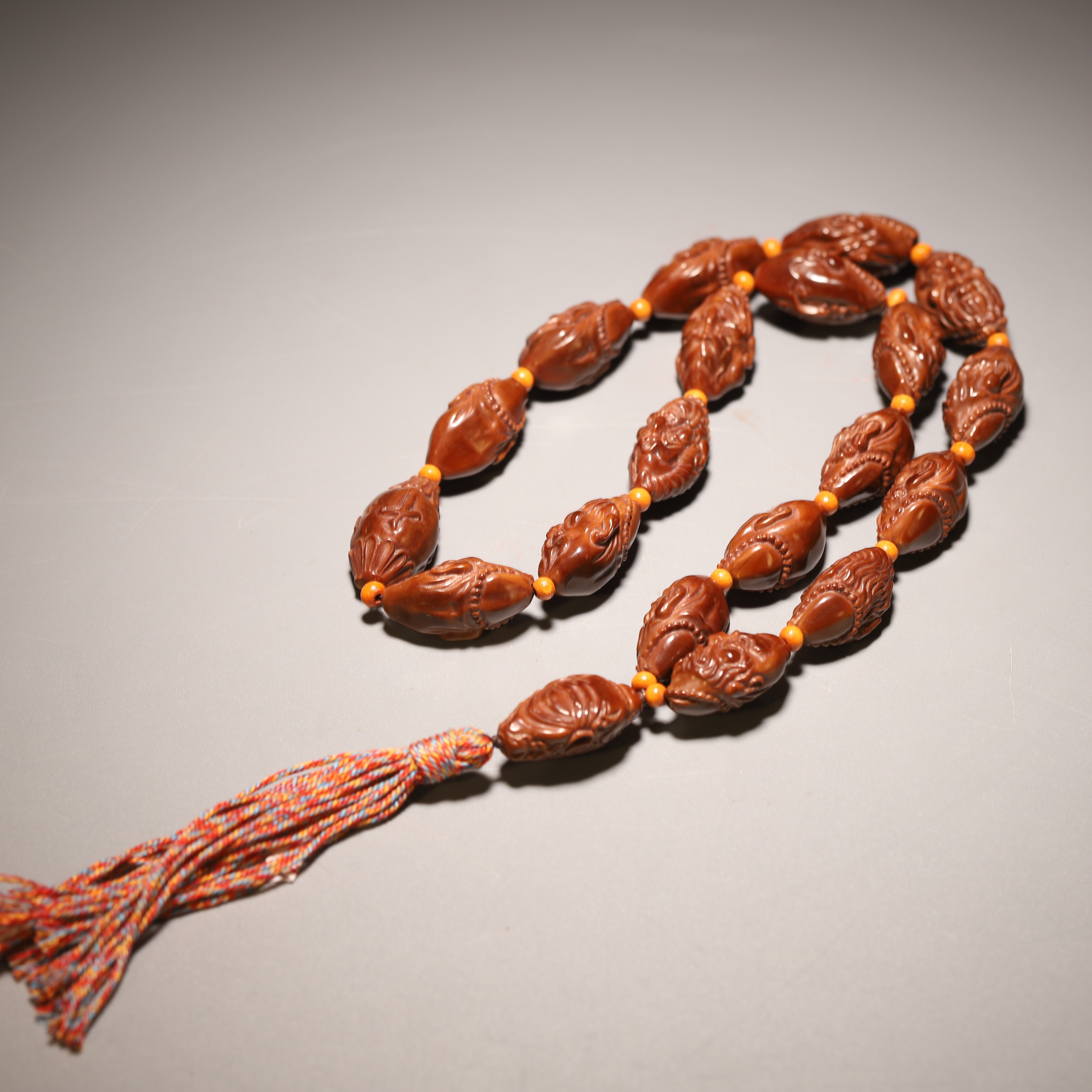 Lot13 清代 橄榄核雕罗汉手持