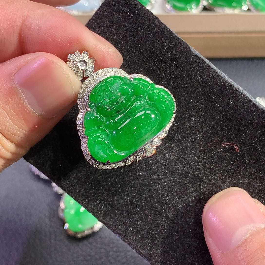 翡翠吊坠(赠链)18K金镶嵌