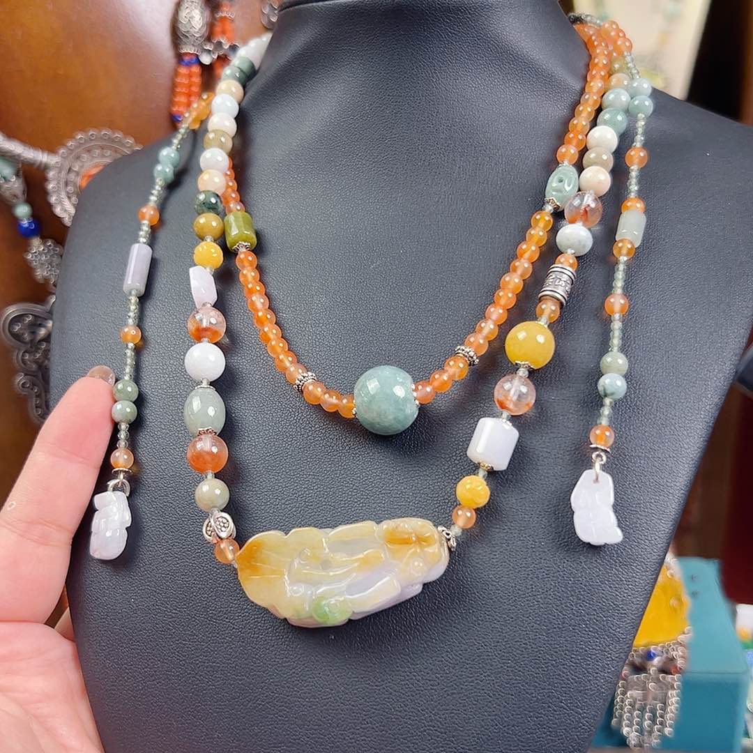 翡翠未镶嵌颈饰国风