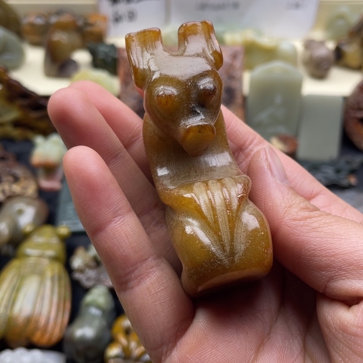 蛇纹石玉颈饰未镶嵌