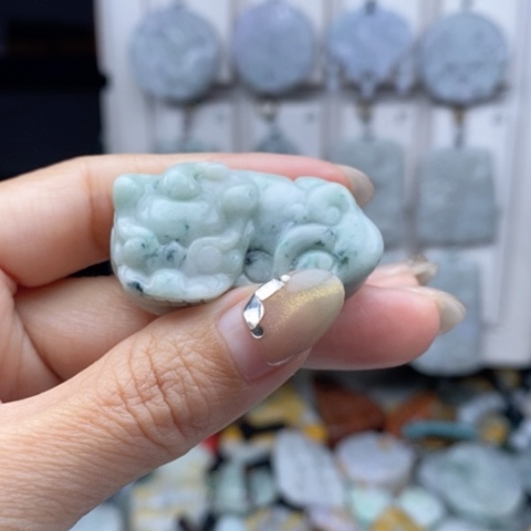 翡翠颈饰未镶嵌翡翠