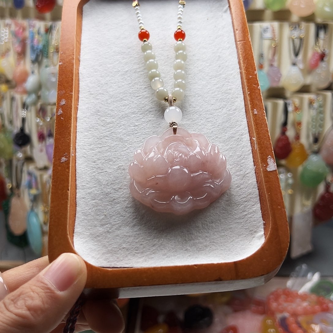 石英质玉合金颈饰