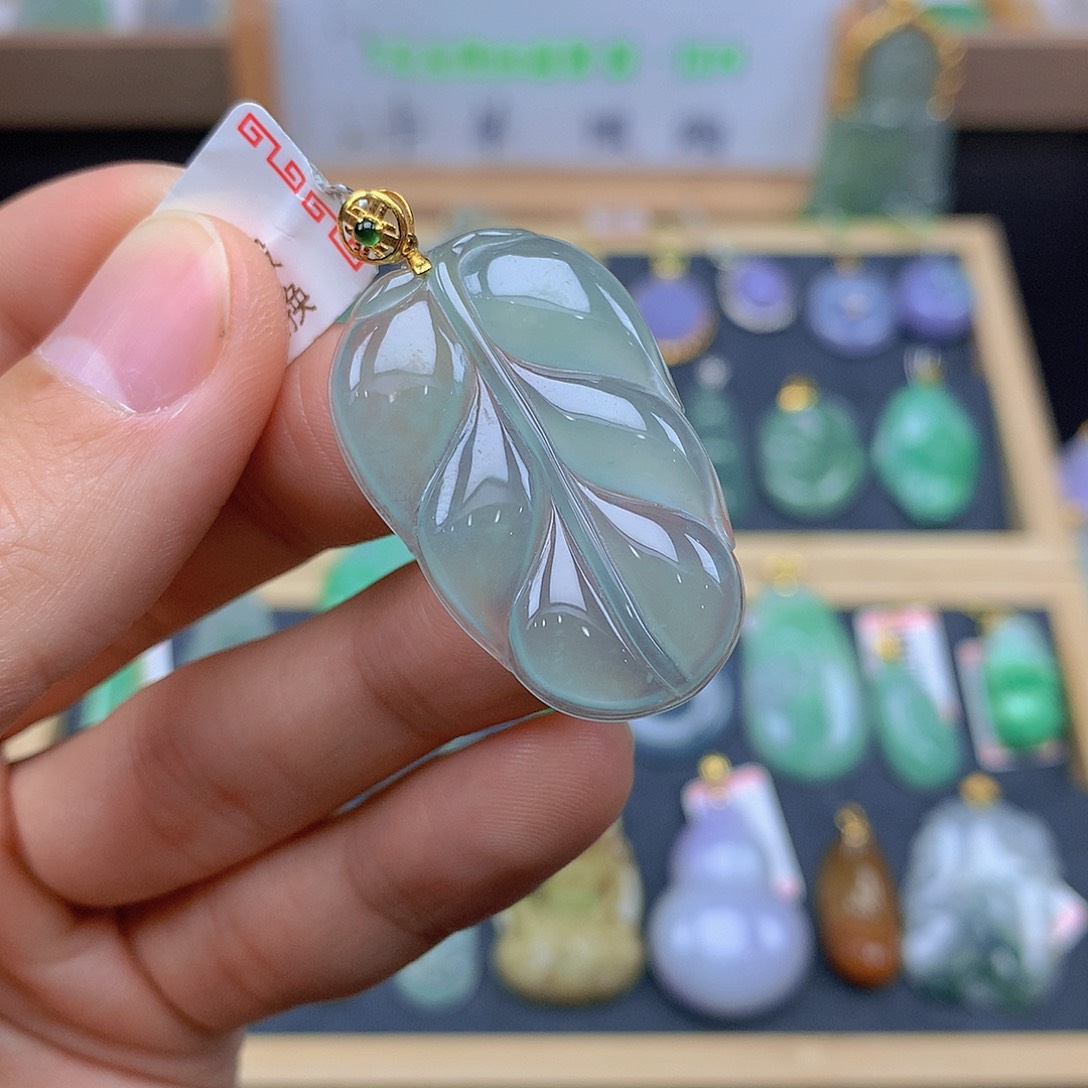 翡翠颈饰18K金镶嵌翡翠