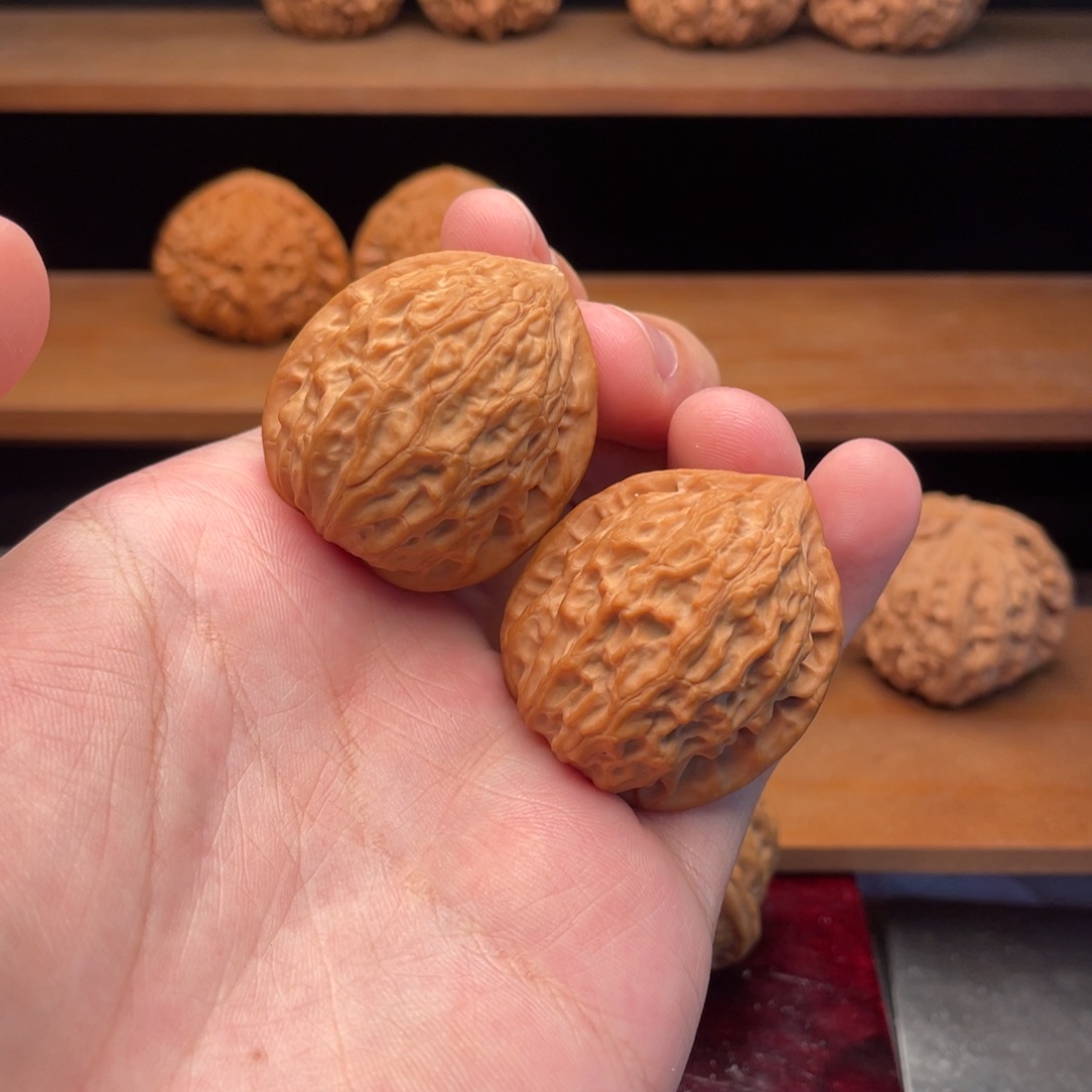 文玩核桃把件35毕业原装蜡皮金牛