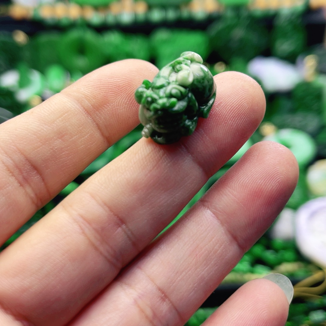 小***翠翡翠未镶嵌颈饰吊坠