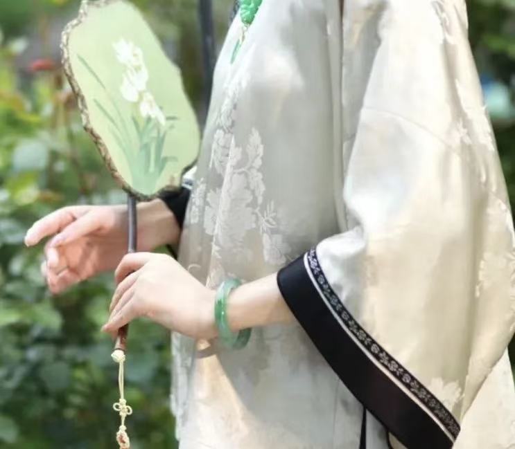 珠链设计气质适合妈妈佩戴翡翠 