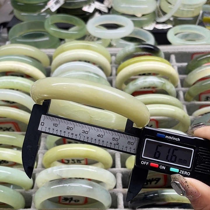 蛇纹石玉未镶嵌手镯351