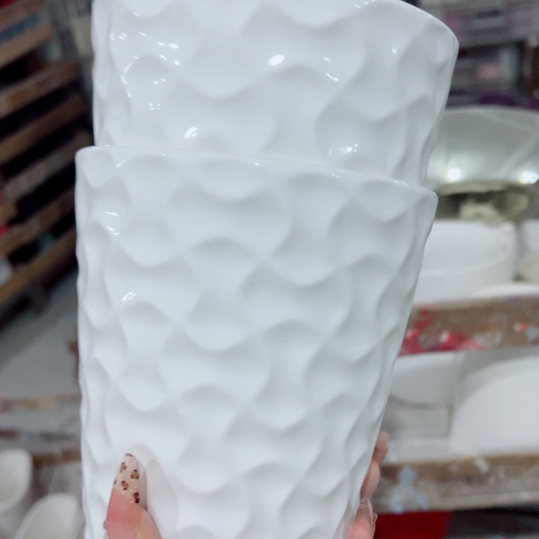 有孔，陶瓷花盆满10米包邮发货。