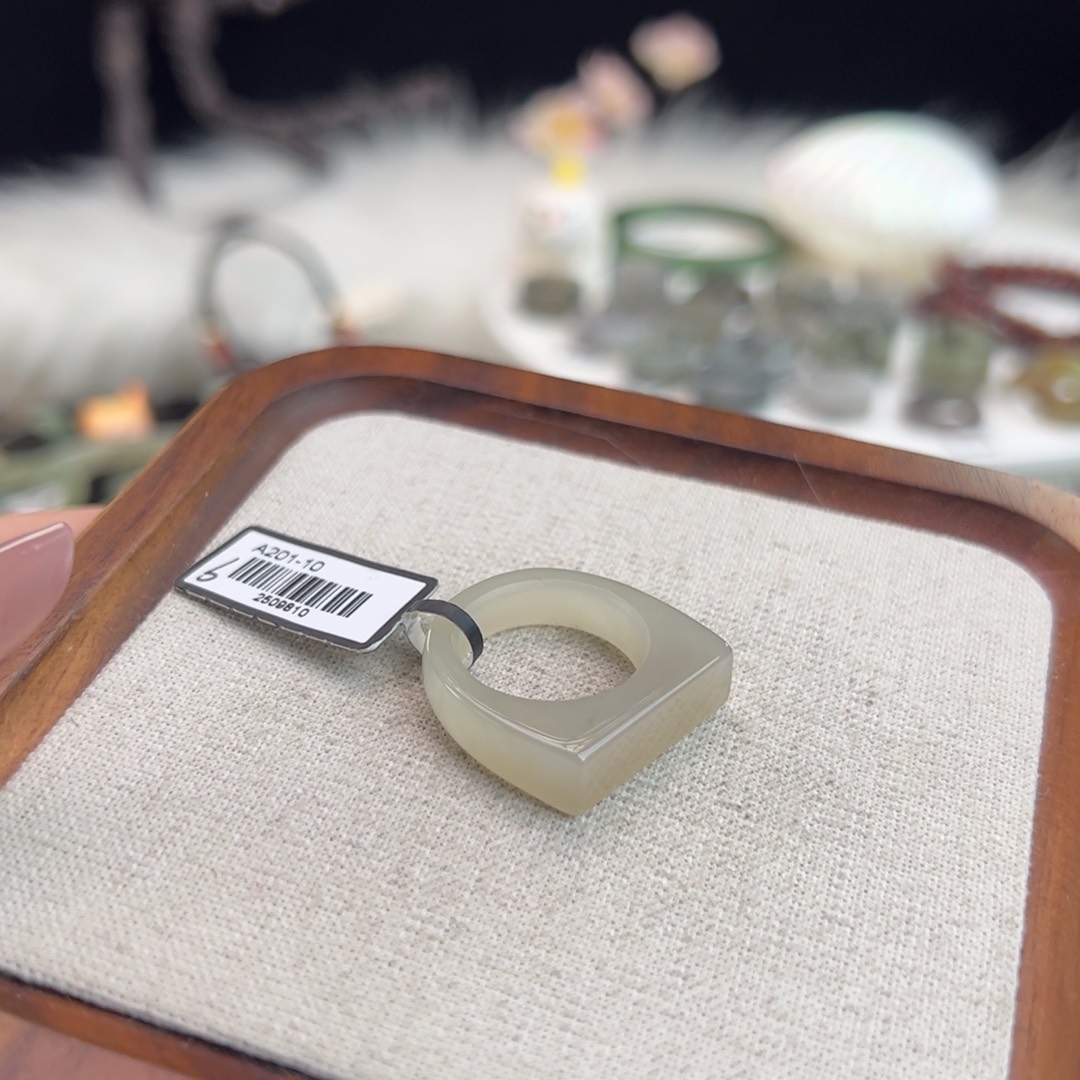 和田玉未镶嵌戒指N3烟灰马鞍直径17.5不退换