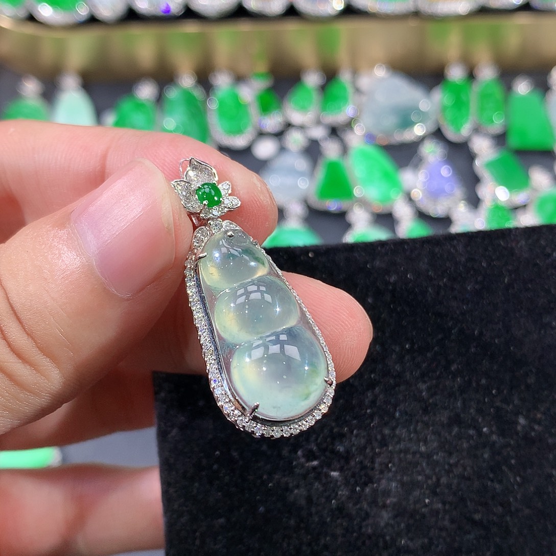 翡翠18K金镶嵌颈饰