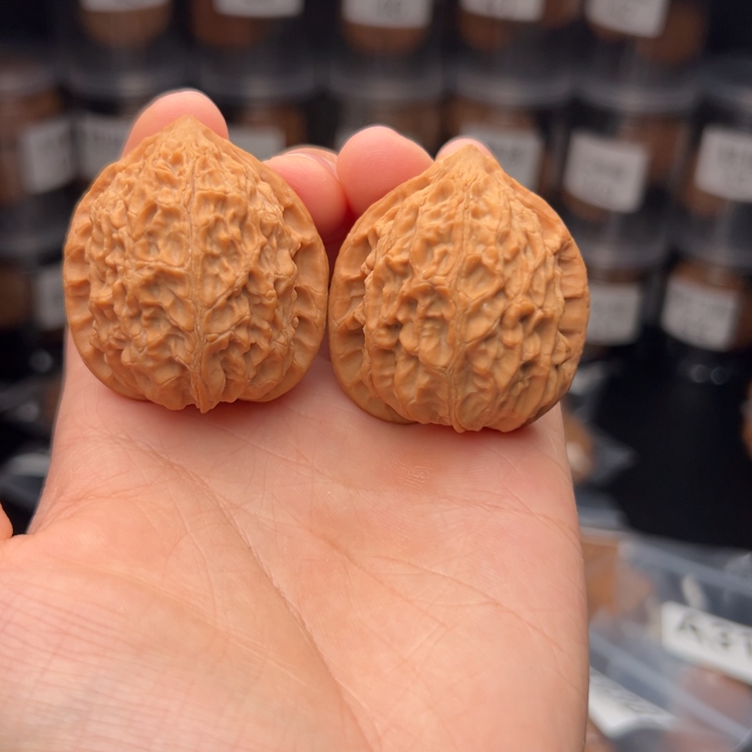 文玩核桃吊坠紫**來金牛