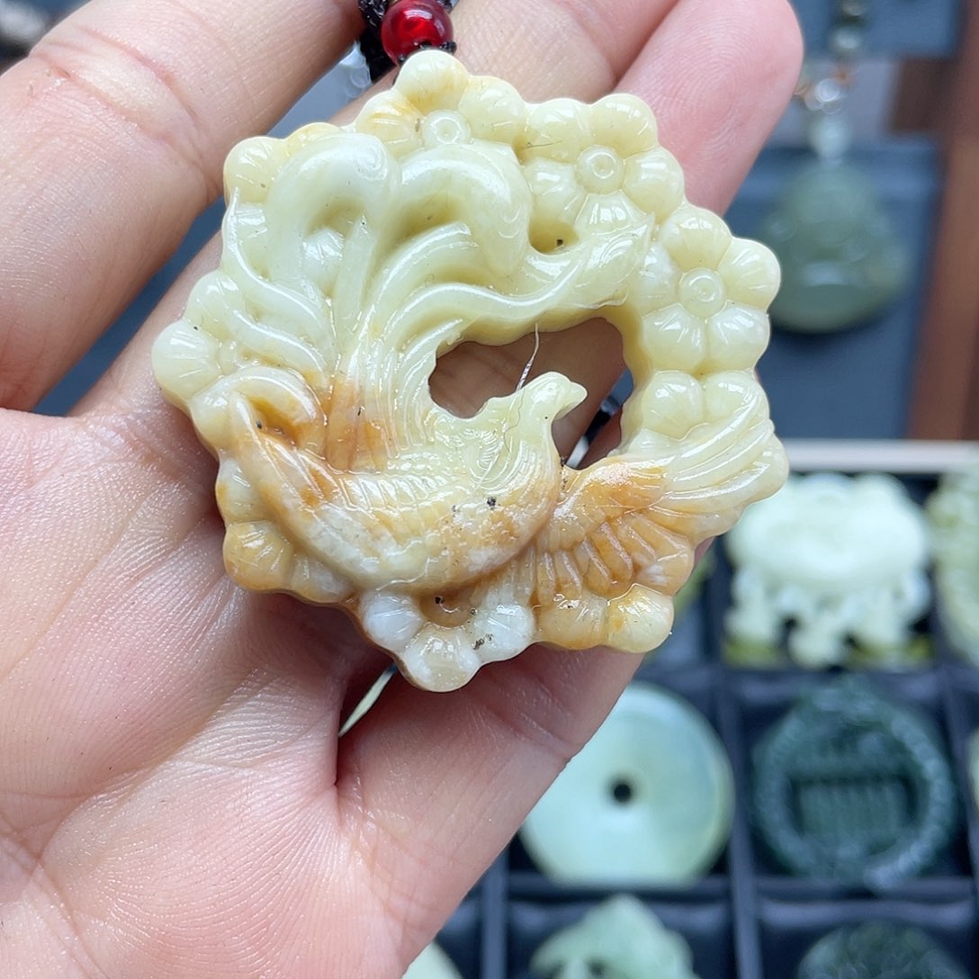 蛇纹石玉未镶嵌颈饰