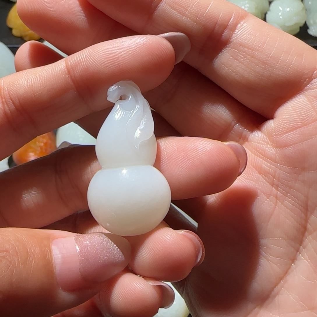 冷***清和田玉未镶嵌颈饰