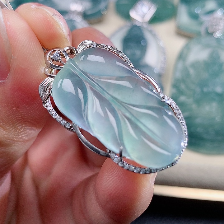 【闪购商品】翡翠颈饰银S925镶嵌天然翡翠