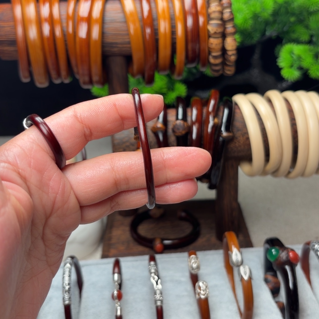 恋***恋木质非金属鸡血藤手镯