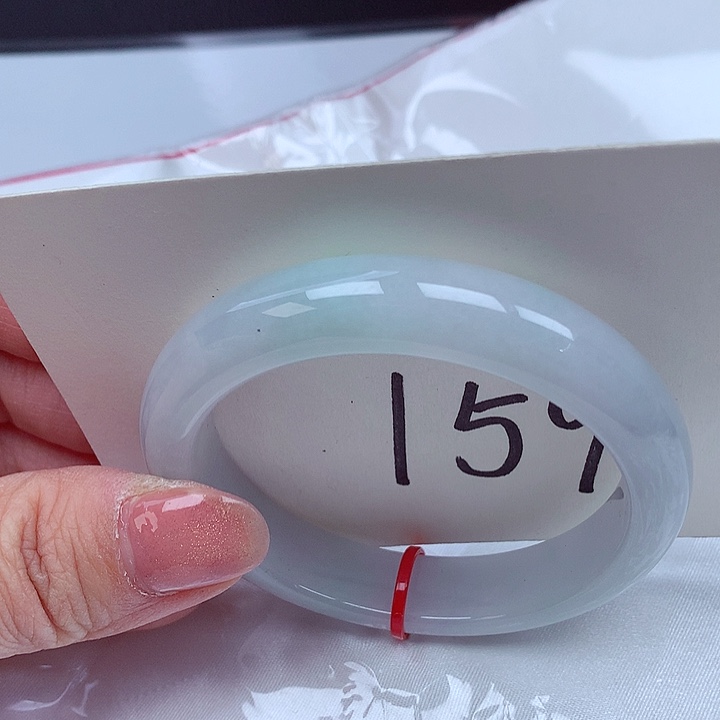 翡翠手镯未镶嵌翡翠