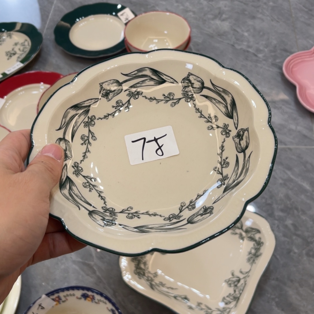 陶瓷微瑕餐具介意勿拍，满18飞！