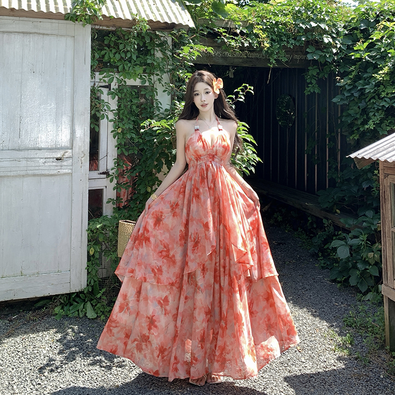 茶歇法式大裙摆海边度假风吊带v领连衣裙女纯欲露背碎花沙滩长裙