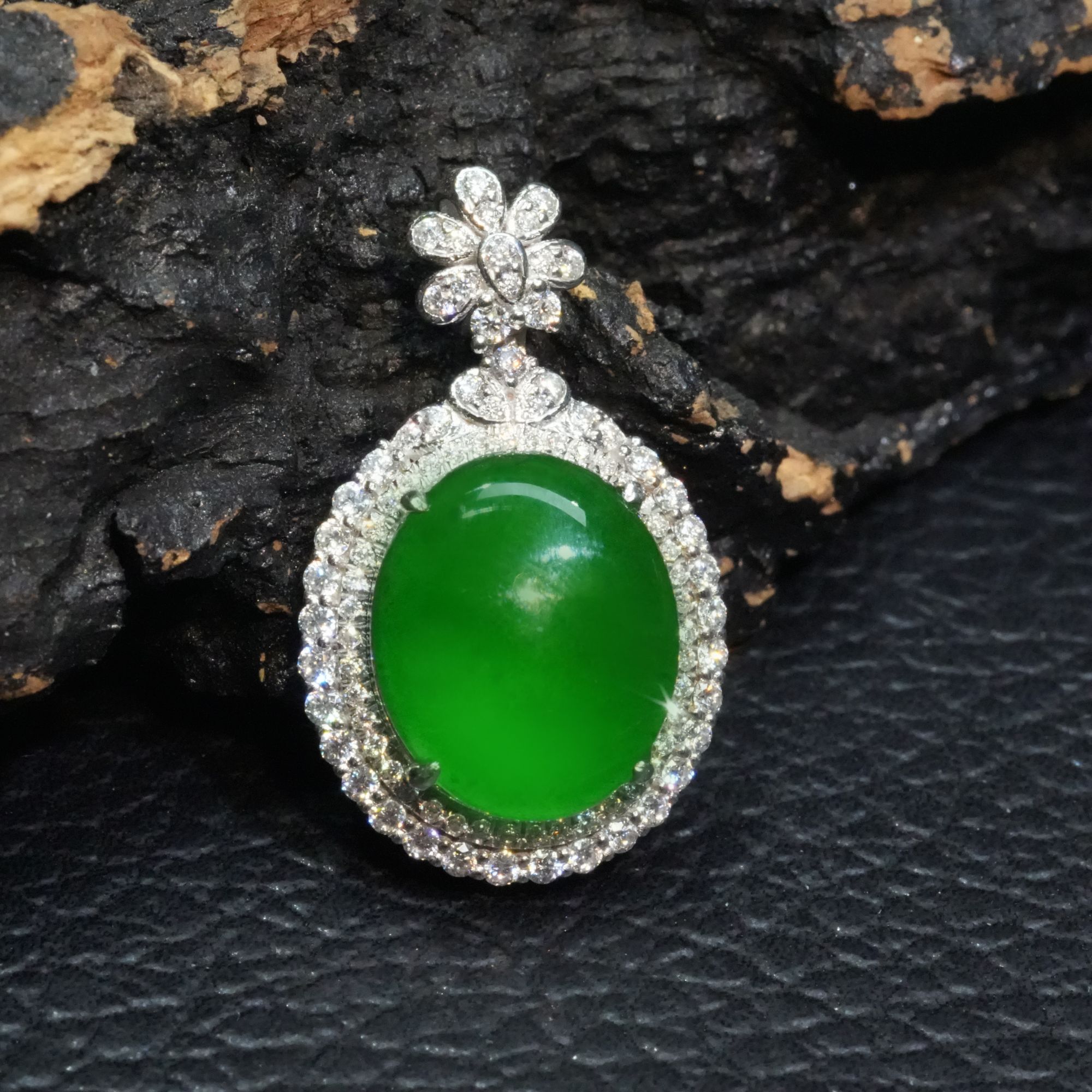 k金天然A货翡翠蛋面吊坠多样性发气质时尚轻奢优雅镶嵌满钻美