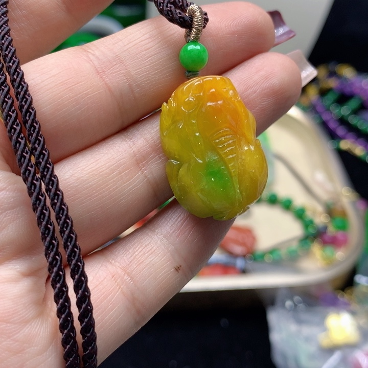 翡翠颈饰未镶嵌吊坠