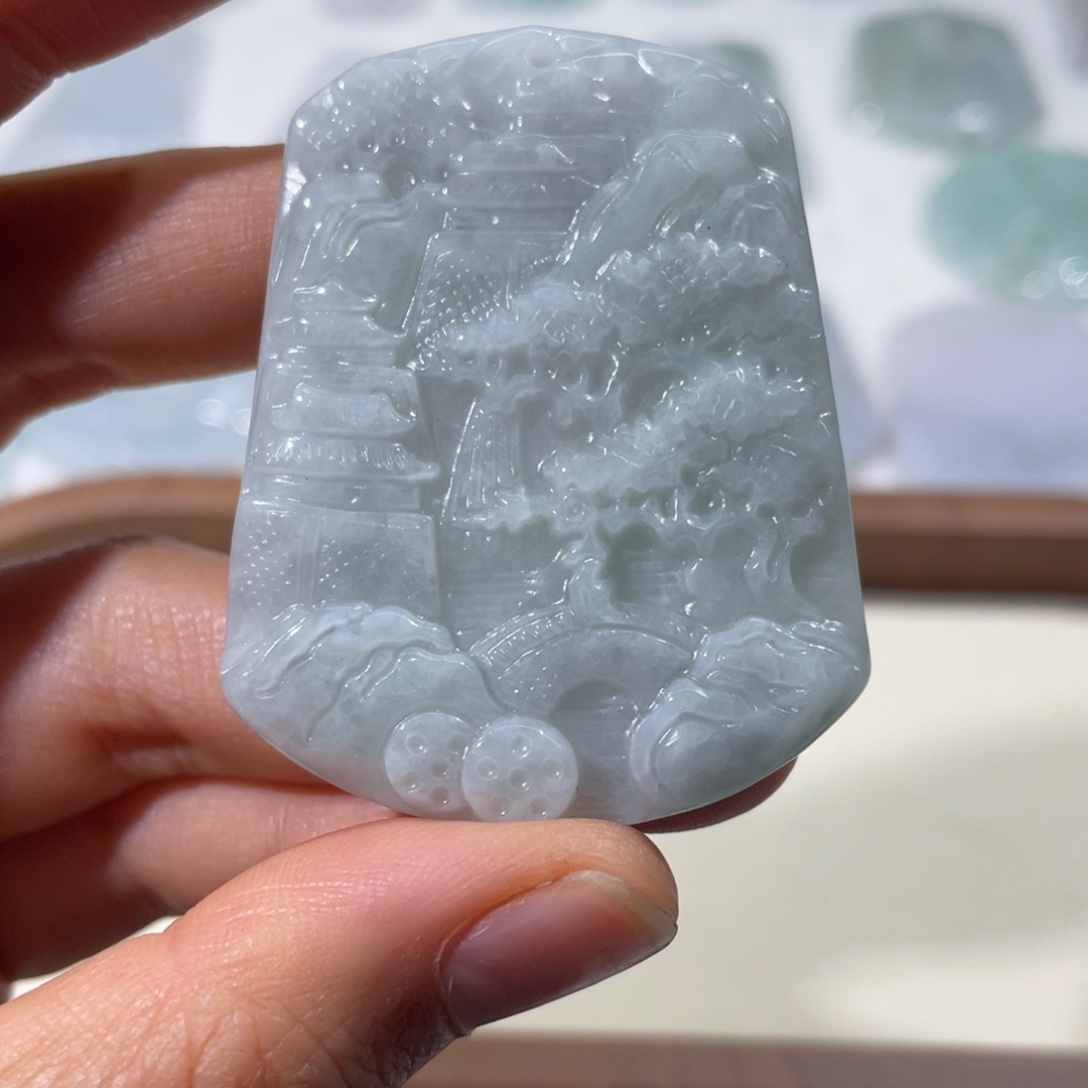 翡翠未镶嵌颈饰山水牌