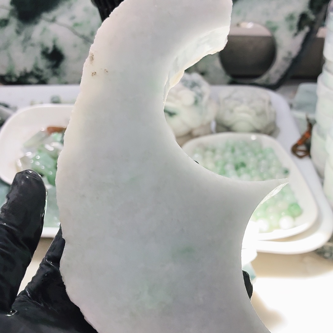 翡翠未镶嵌颈饰边角料