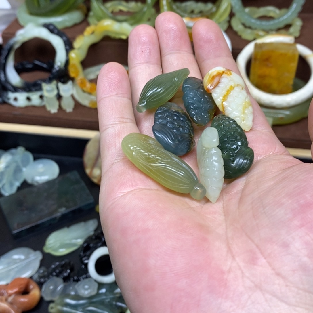 蛇纹石玉吊坠(赠链)未镶嵌跑****外