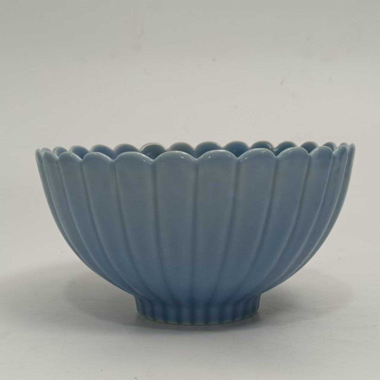 HJD2501-115天蓝釉菊瓣纹盖碗