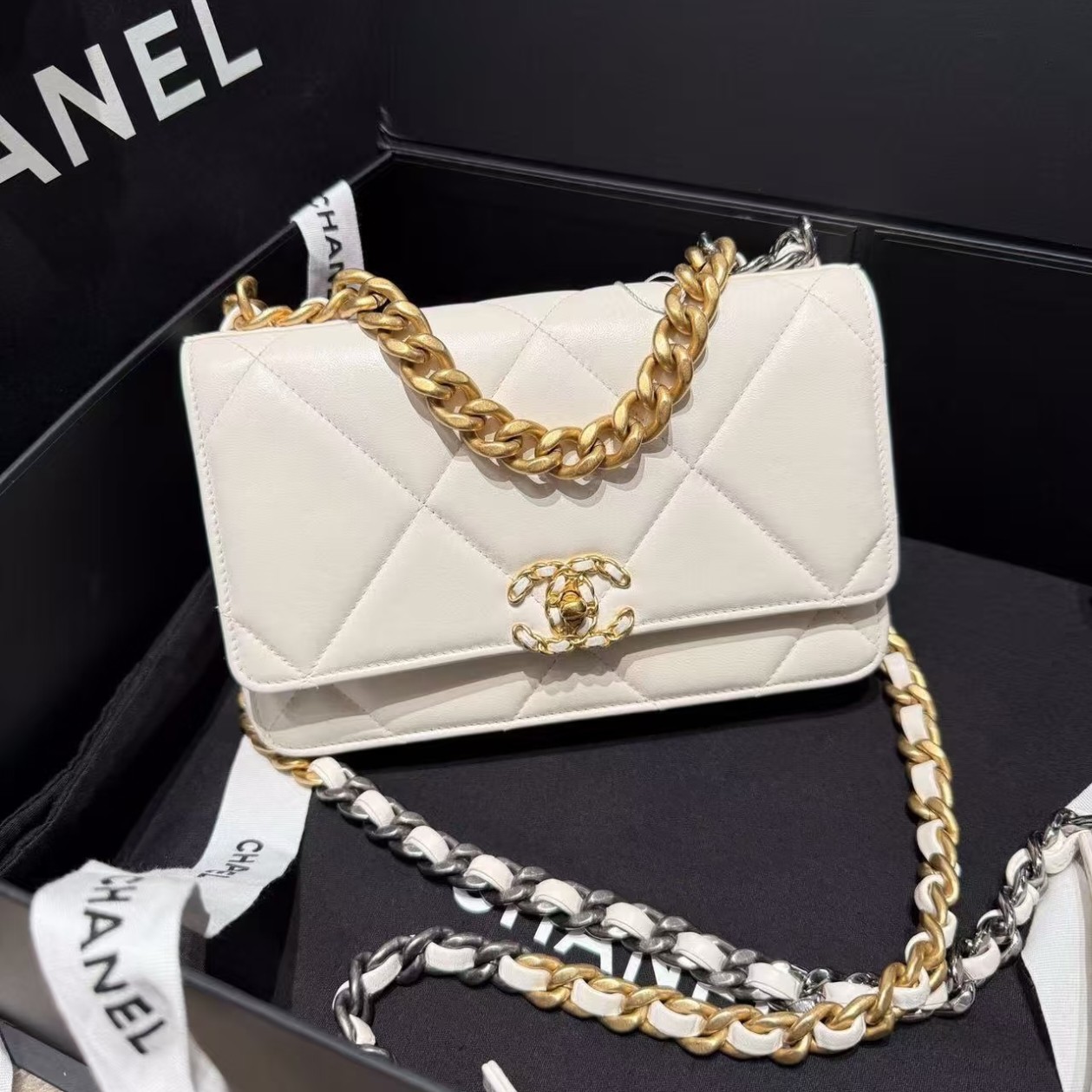 95新 Chanel/香奈儿 Chanel 白金19woc旋钮扣 25120135-04