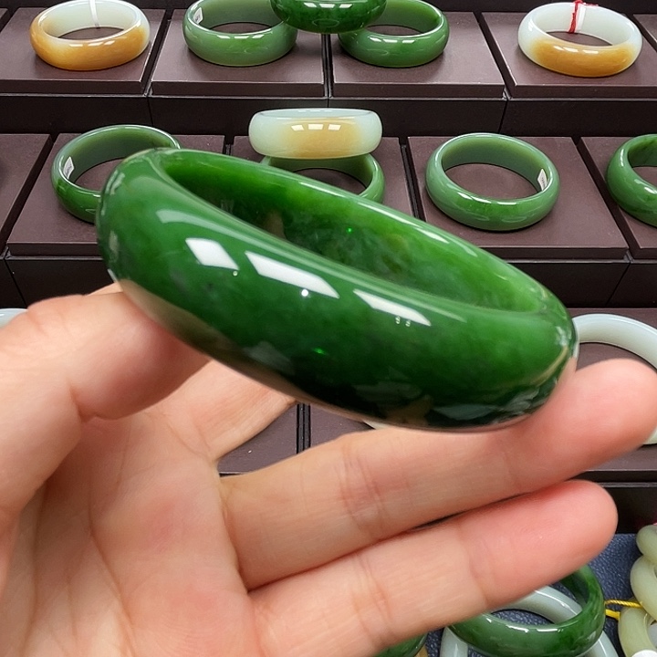 和田玉未镶嵌手镯