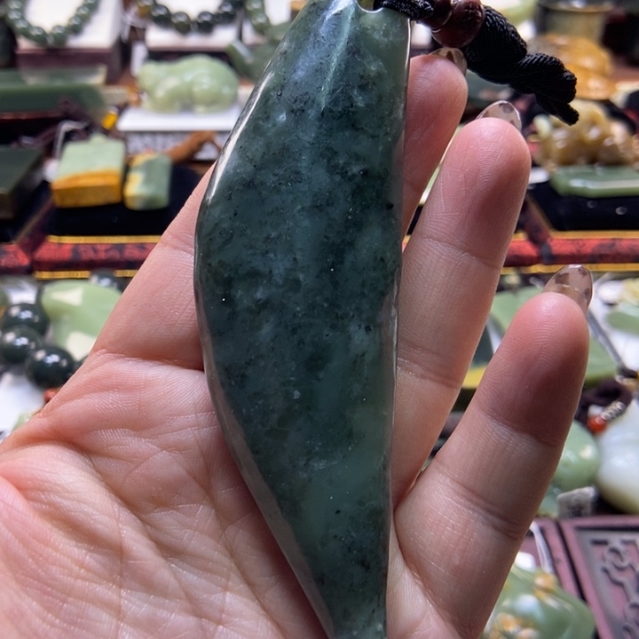 未镶嵌岫岩老玉（透闪石质玉）把件